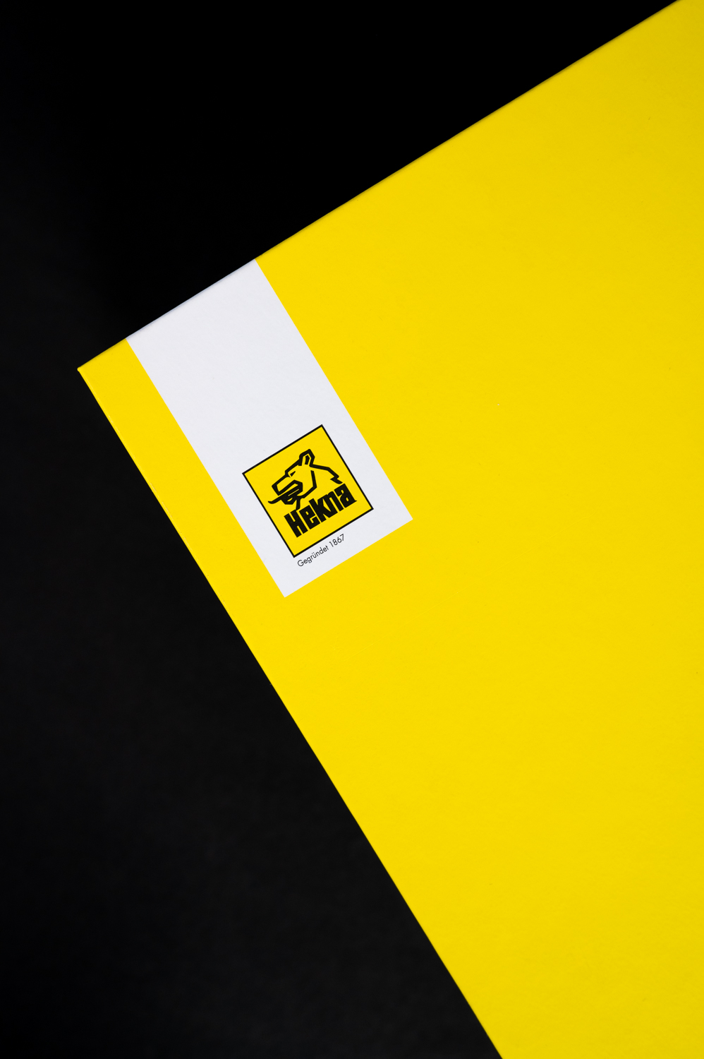 Die Rückseite des Kataloges ist schlicht in gelb gehalten.